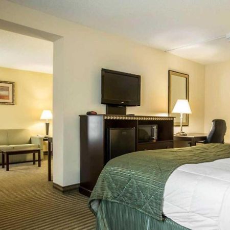 Quality Inn & Suites Greenville - Haywood Mall Esterno foto