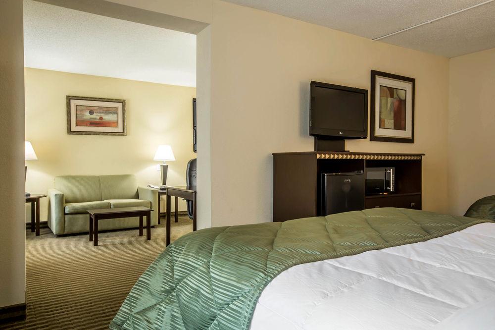 Quality Inn & Suites Greenville - Haywood Mall Esterno foto