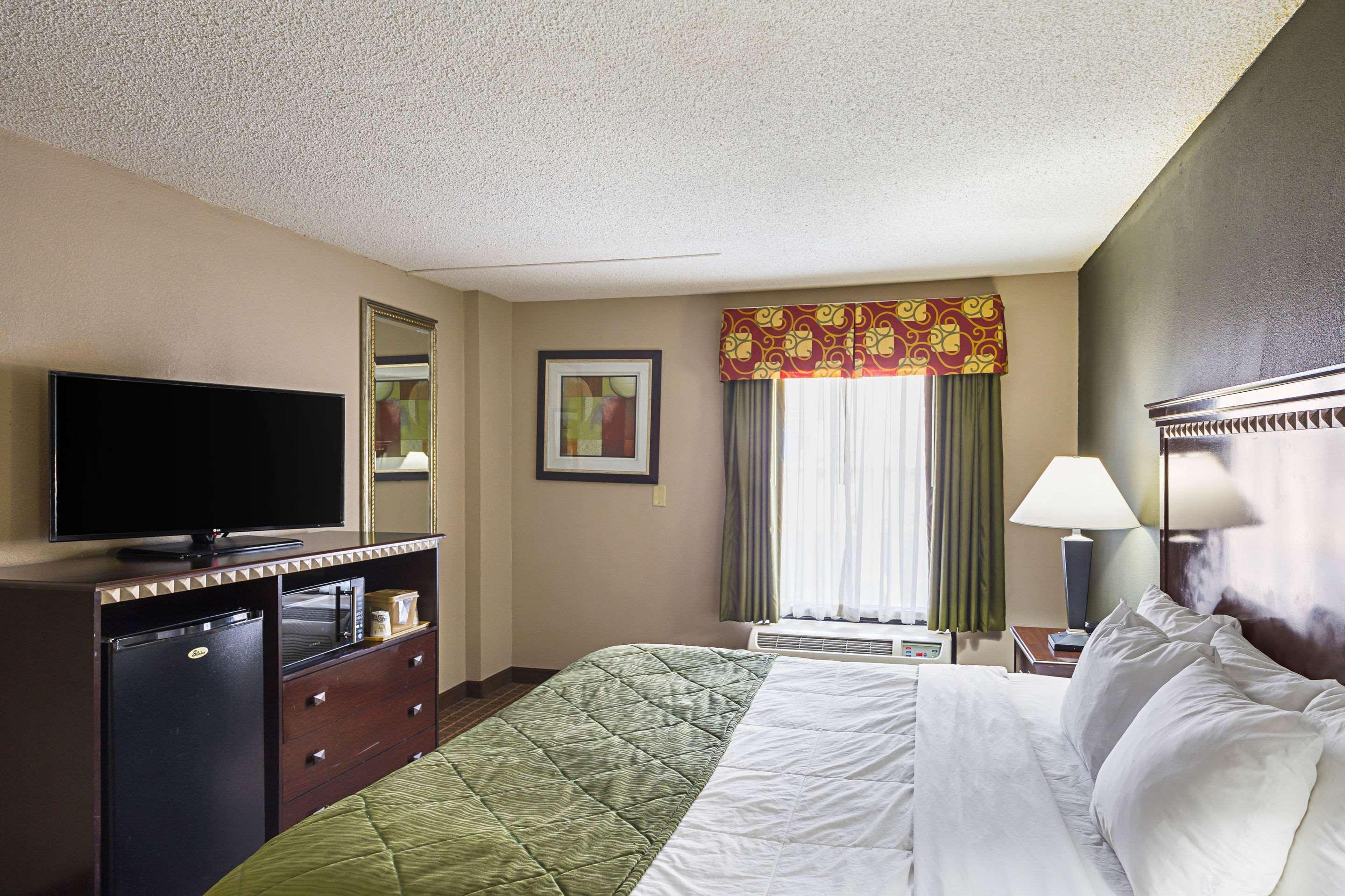 Quality Inn & Suites Greenville - Haywood Mall Esterno foto