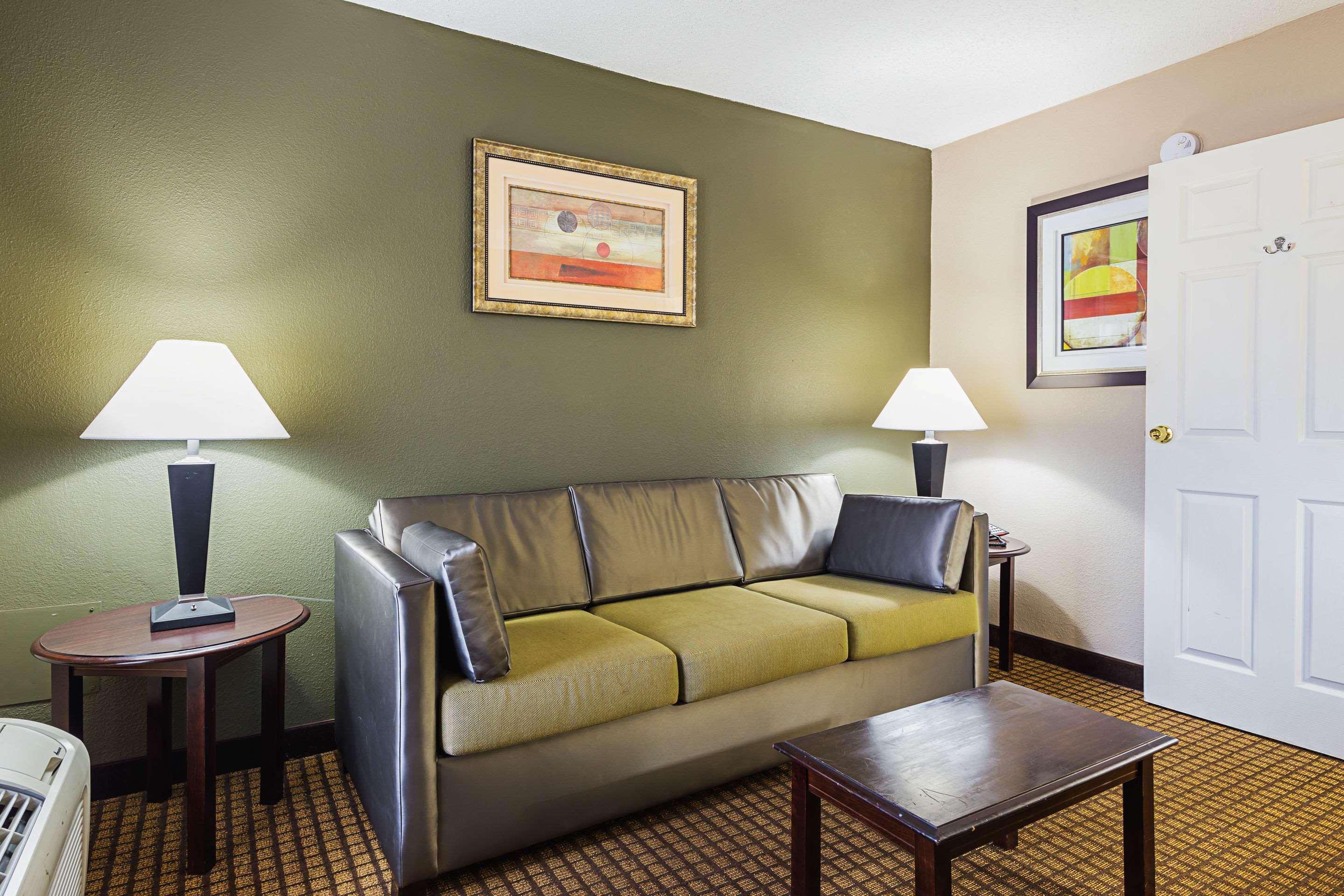 Quality Inn & Suites Greenville - Haywood Mall Esterno foto