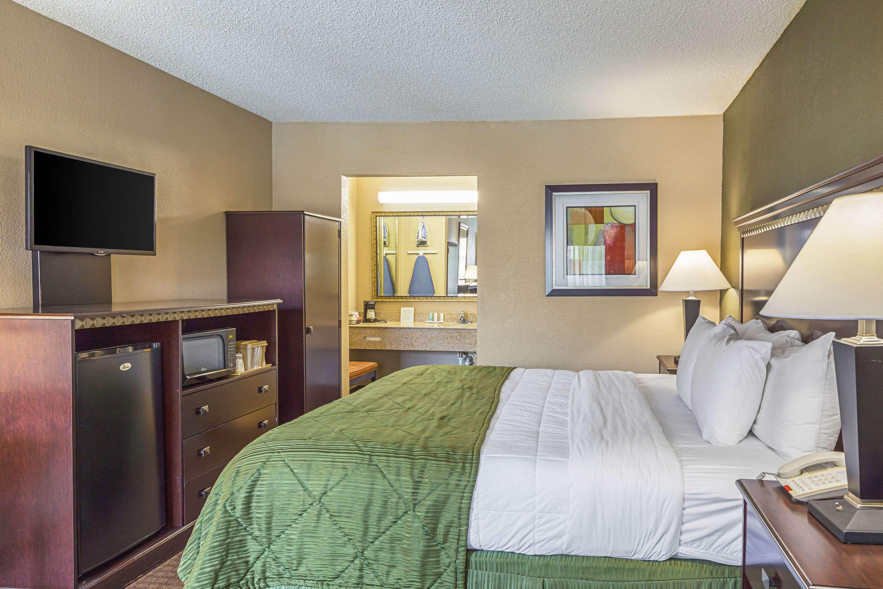 Quality Inn & Suites Greenville - Haywood Mall Esterno foto