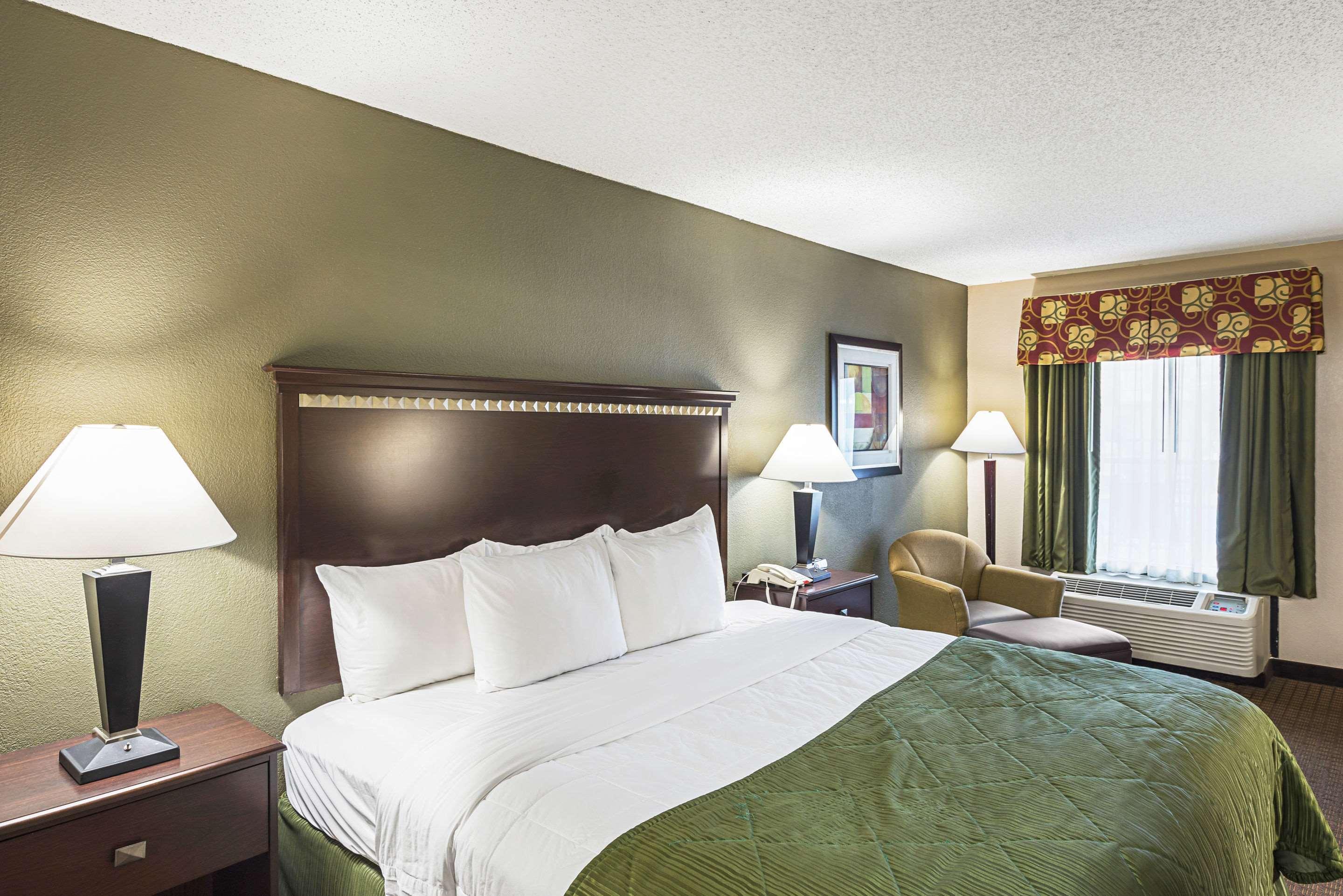 Quality Inn & Suites Greenville - Haywood Mall Esterno foto