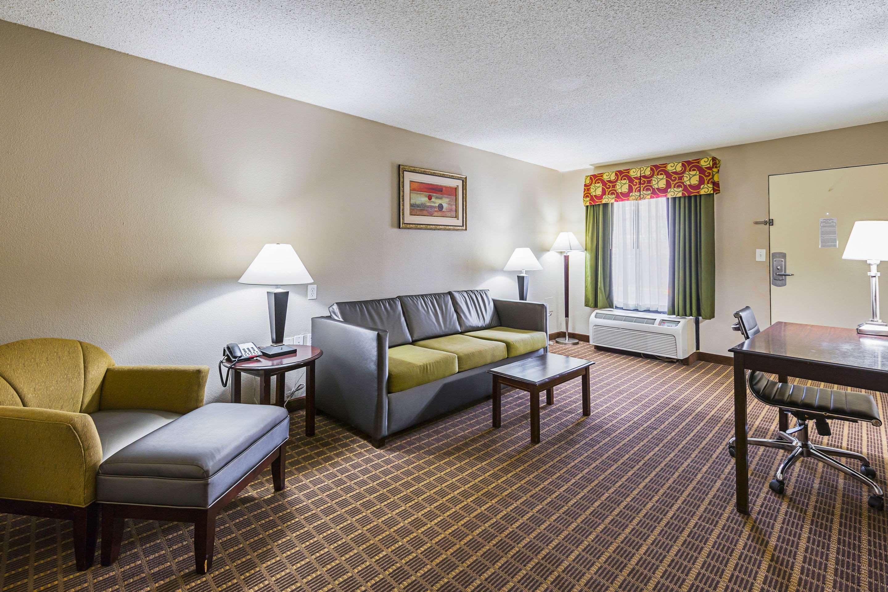 Quality Inn & Suites Greenville - Haywood Mall Esterno foto