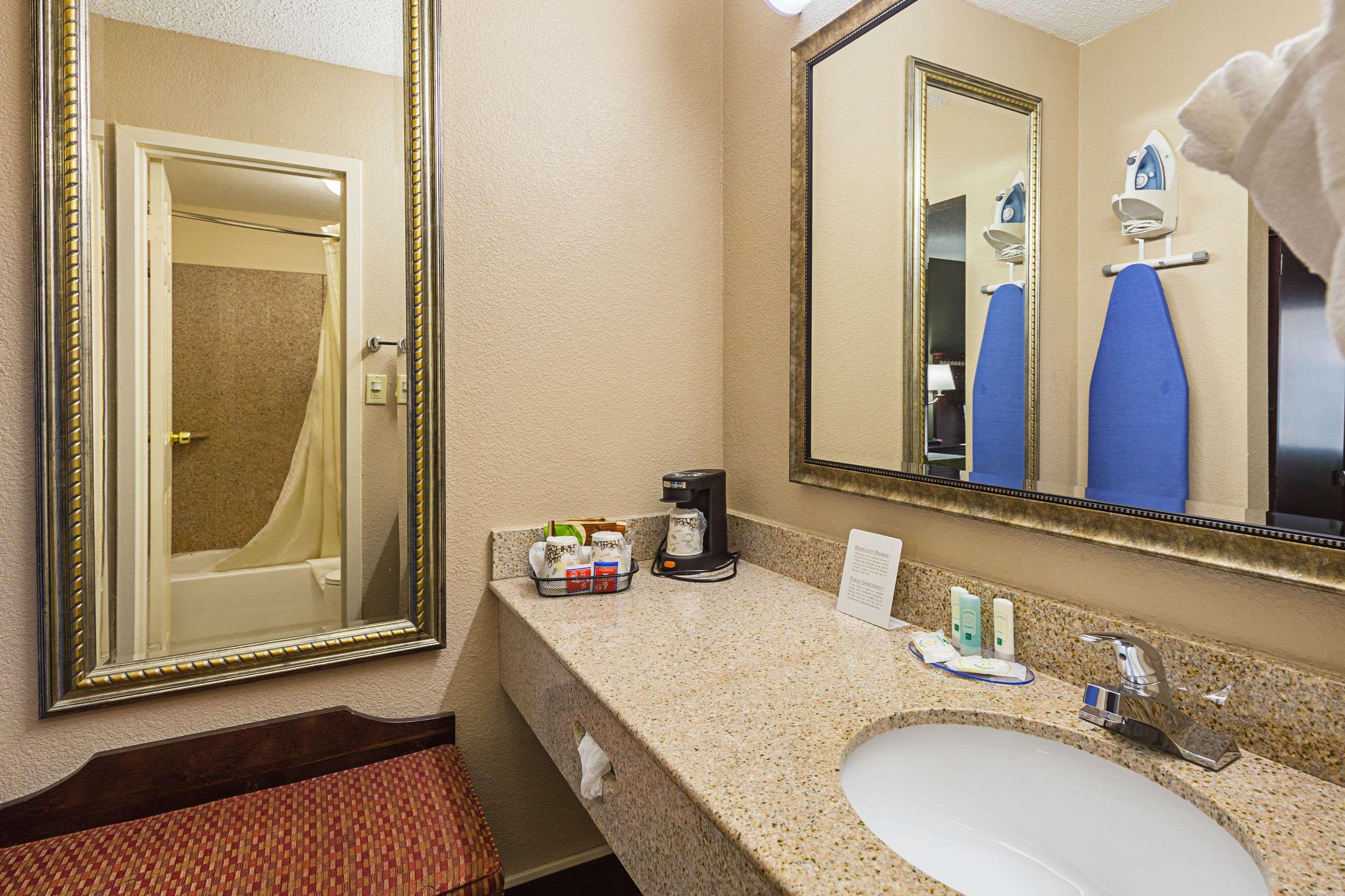Quality Inn & Suites Greenville - Haywood Mall Esterno foto