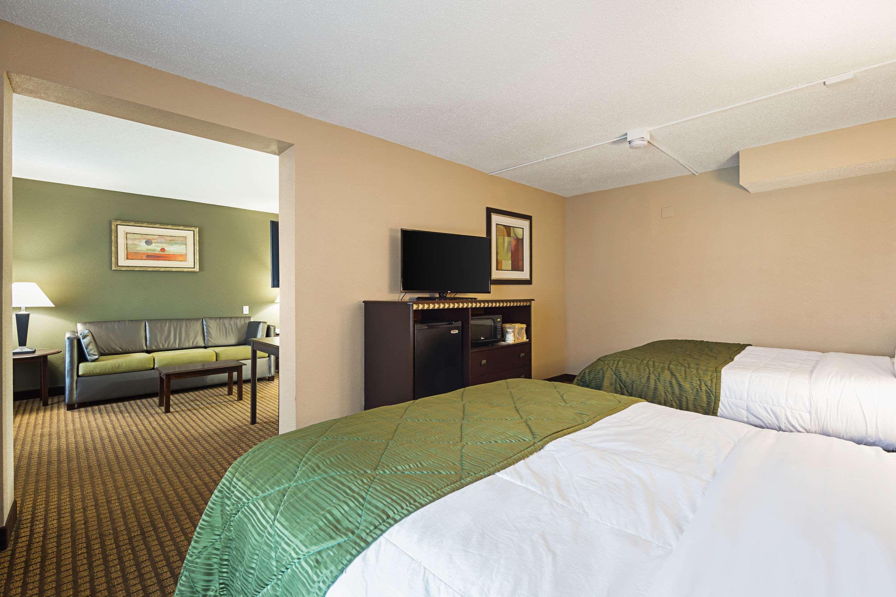Quality Inn & Suites Greenville - Haywood Mall Esterno foto