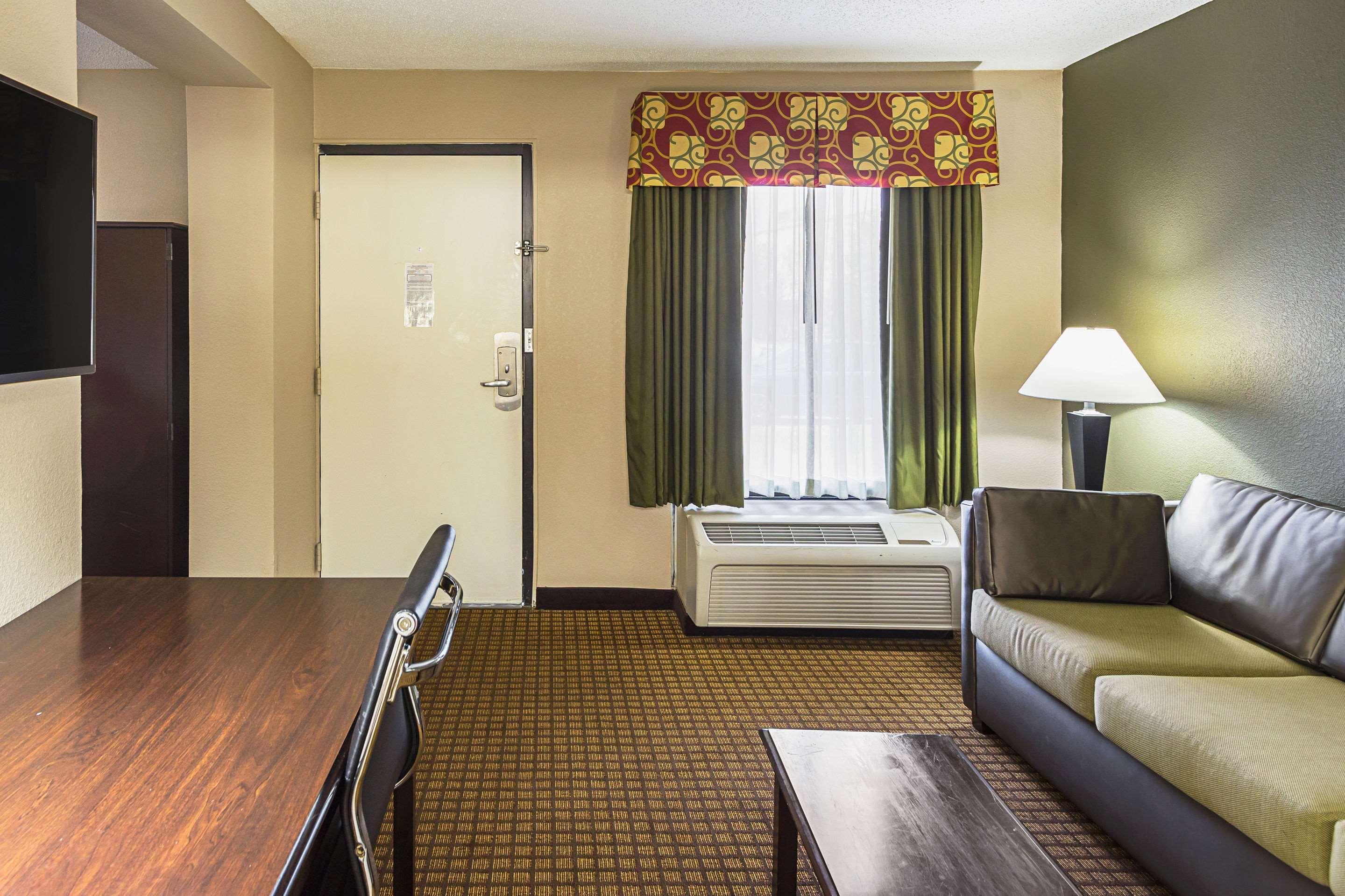 Quality Inn & Suites Greenville - Haywood Mall Esterno foto