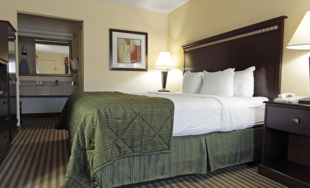 Quality Inn & Suites Greenville - Haywood Mall Esterno foto
