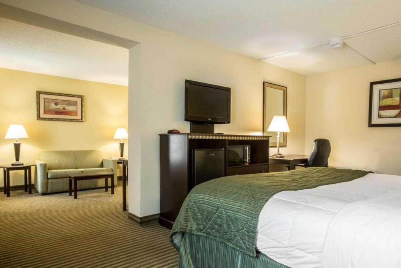Quality Inn & Suites Greenville - Haywood Mall Esterno foto