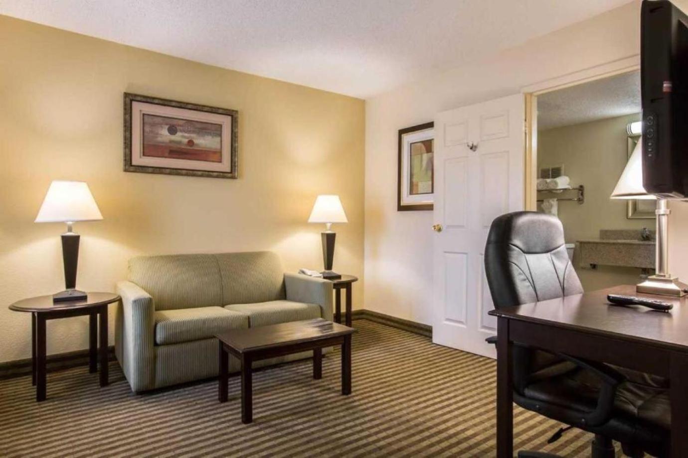 Quality Inn & Suites Greenville - Haywood Mall Esterno foto