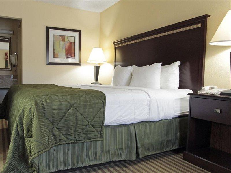 Quality Inn & Suites Greenville - Haywood Mall Esterno foto