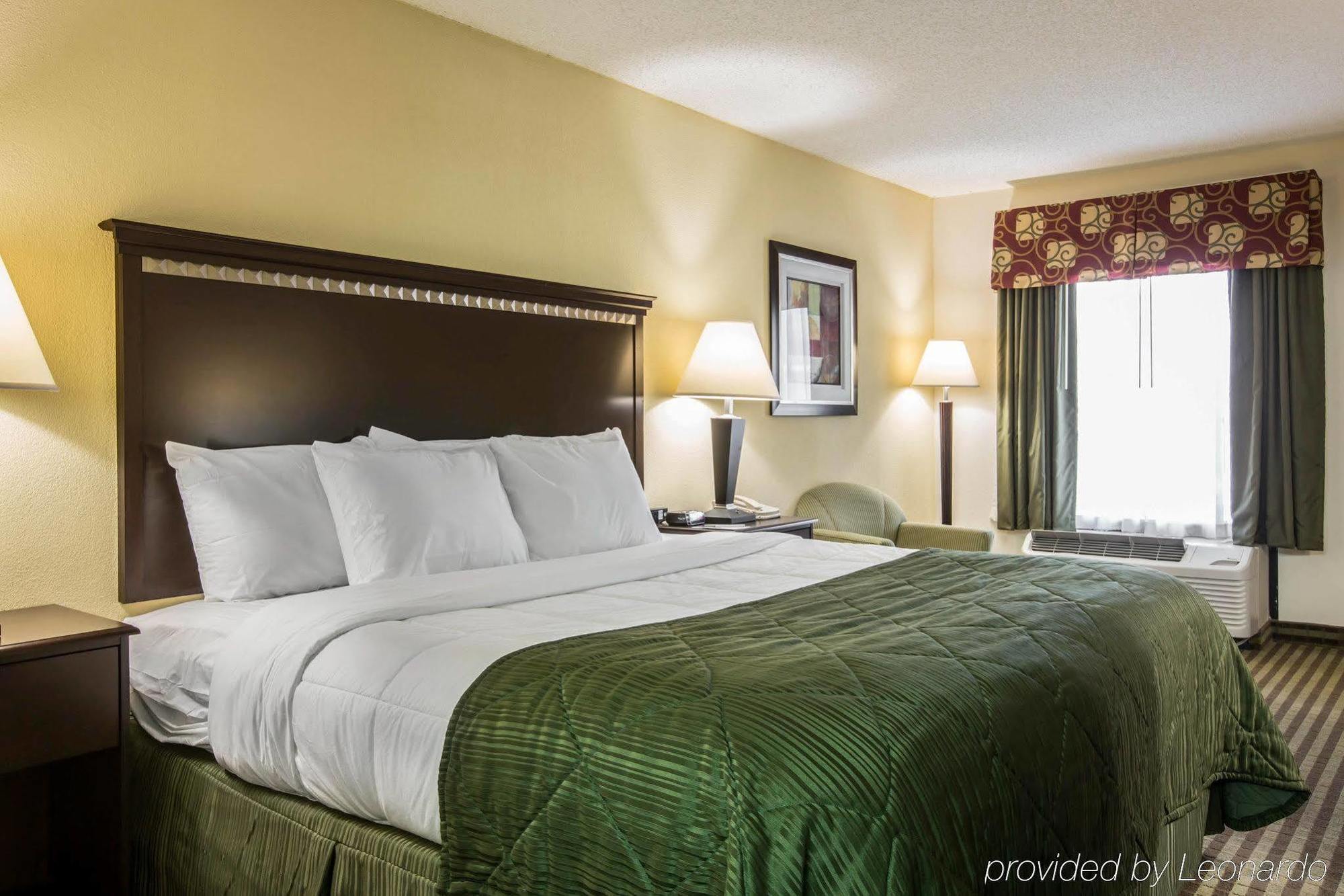 Quality Inn & Suites Greenville - Haywood Mall Esterno foto