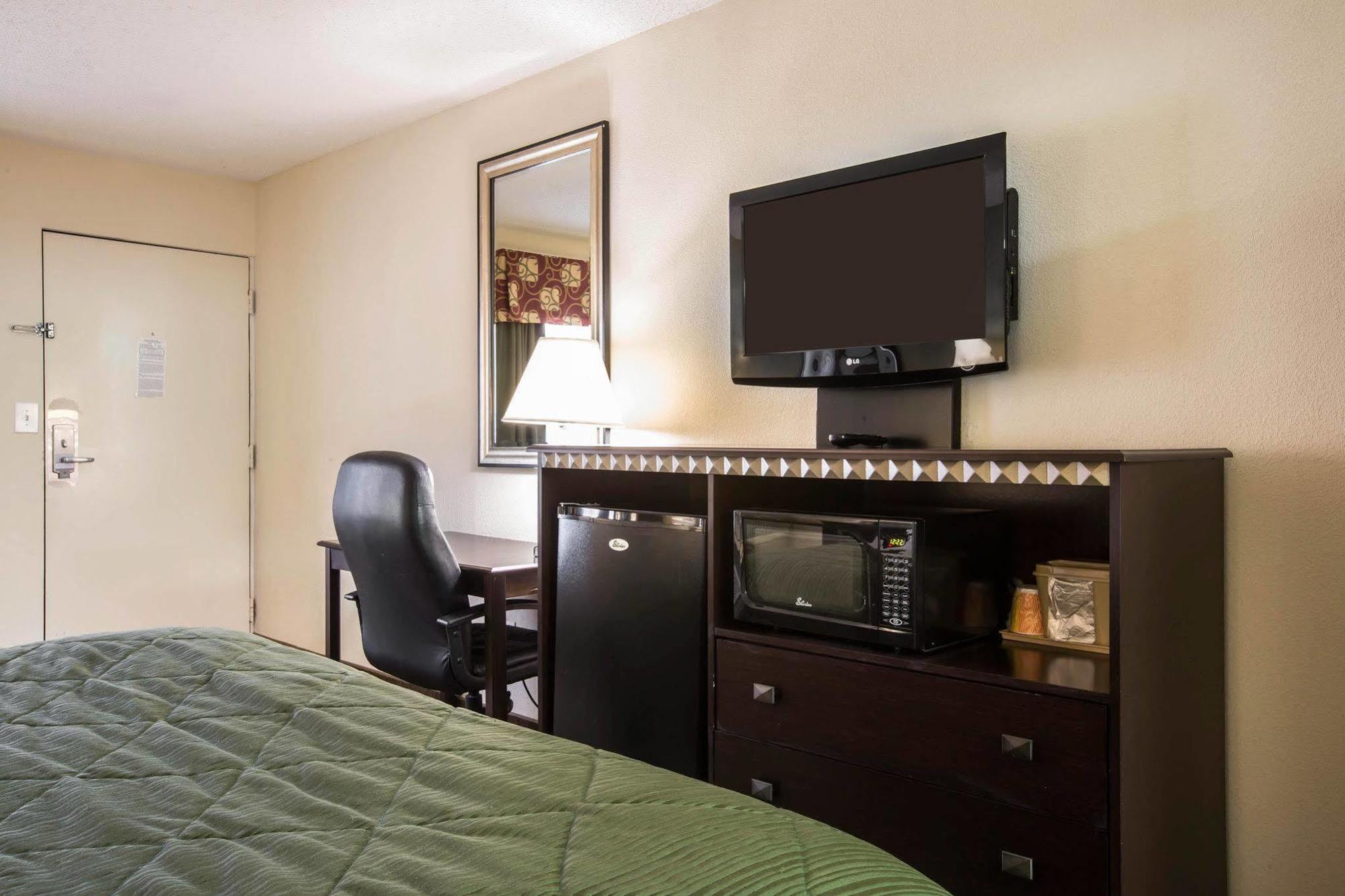 Quality Inn & Suites Greenville - Haywood Mall Esterno foto