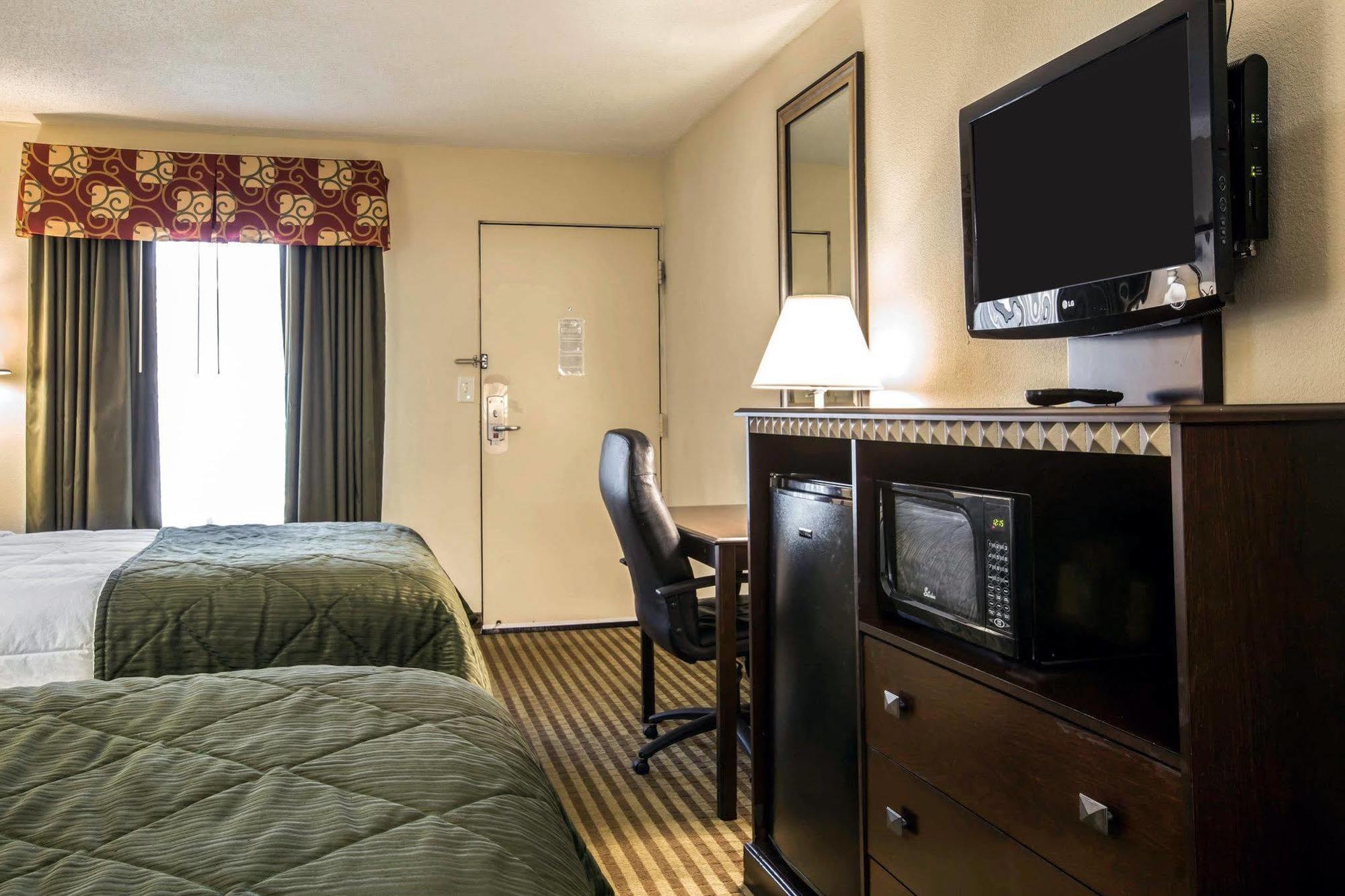 Quality Inn & Suites Greenville - Haywood Mall Esterno foto