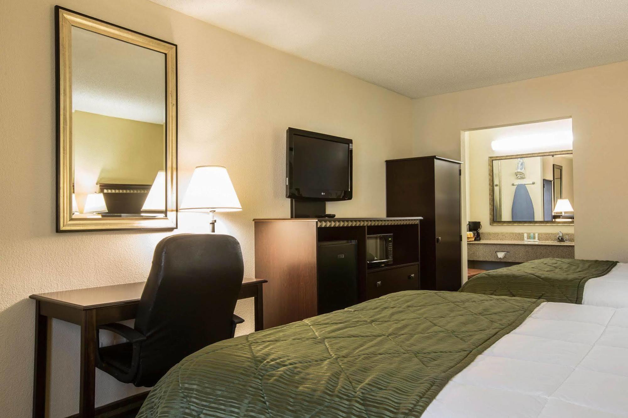 Quality Inn & Suites Greenville - Haywood Mall Esterno foto